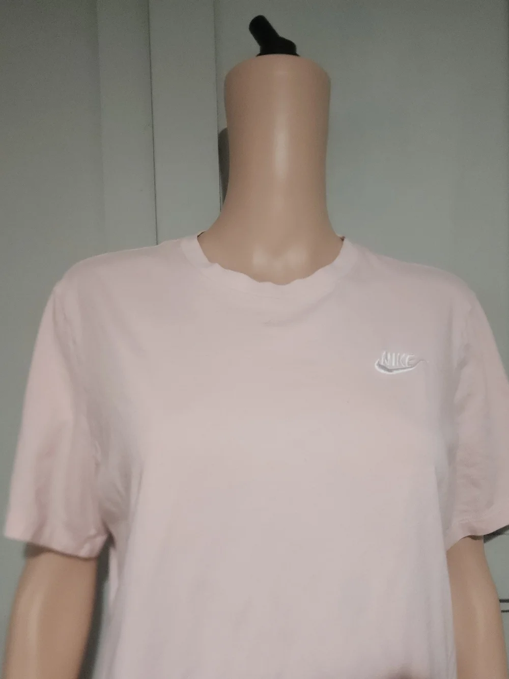 Nike Sportswear Club Essentials Pink Foam Embroidered Logo Cotton Tee Size Med